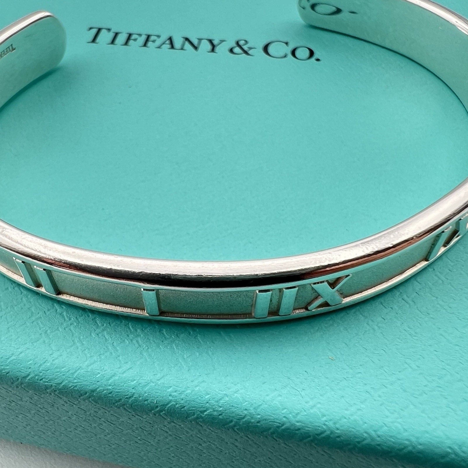 Tiffany & Co Atlas Cuff Bangle 925 Silver 16cm / 6.3in Vintage 1995 Pouch Box