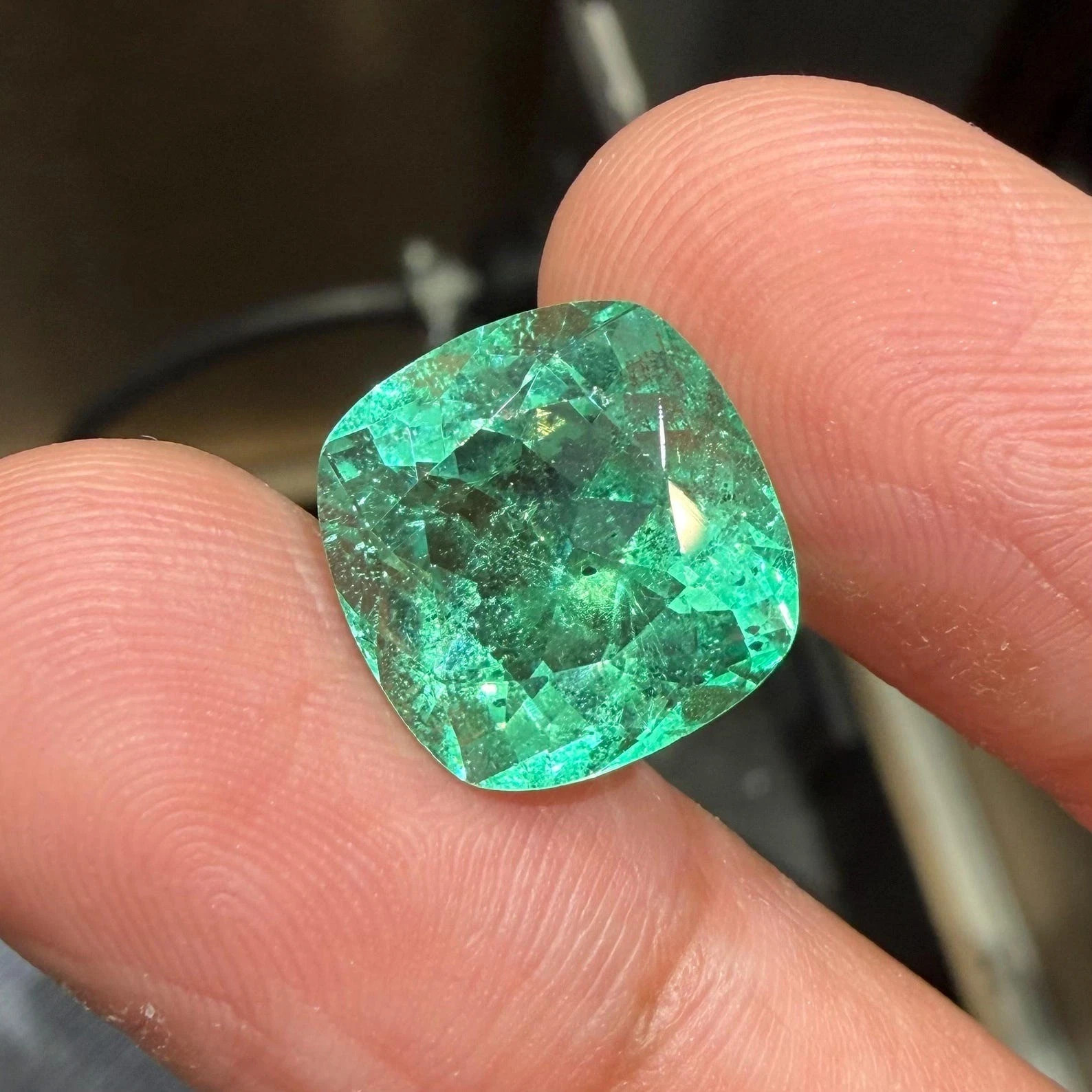 100% Natura 9.65 Ct Colombian Green Emerald Certified Cushion Cut Loose Gemstone