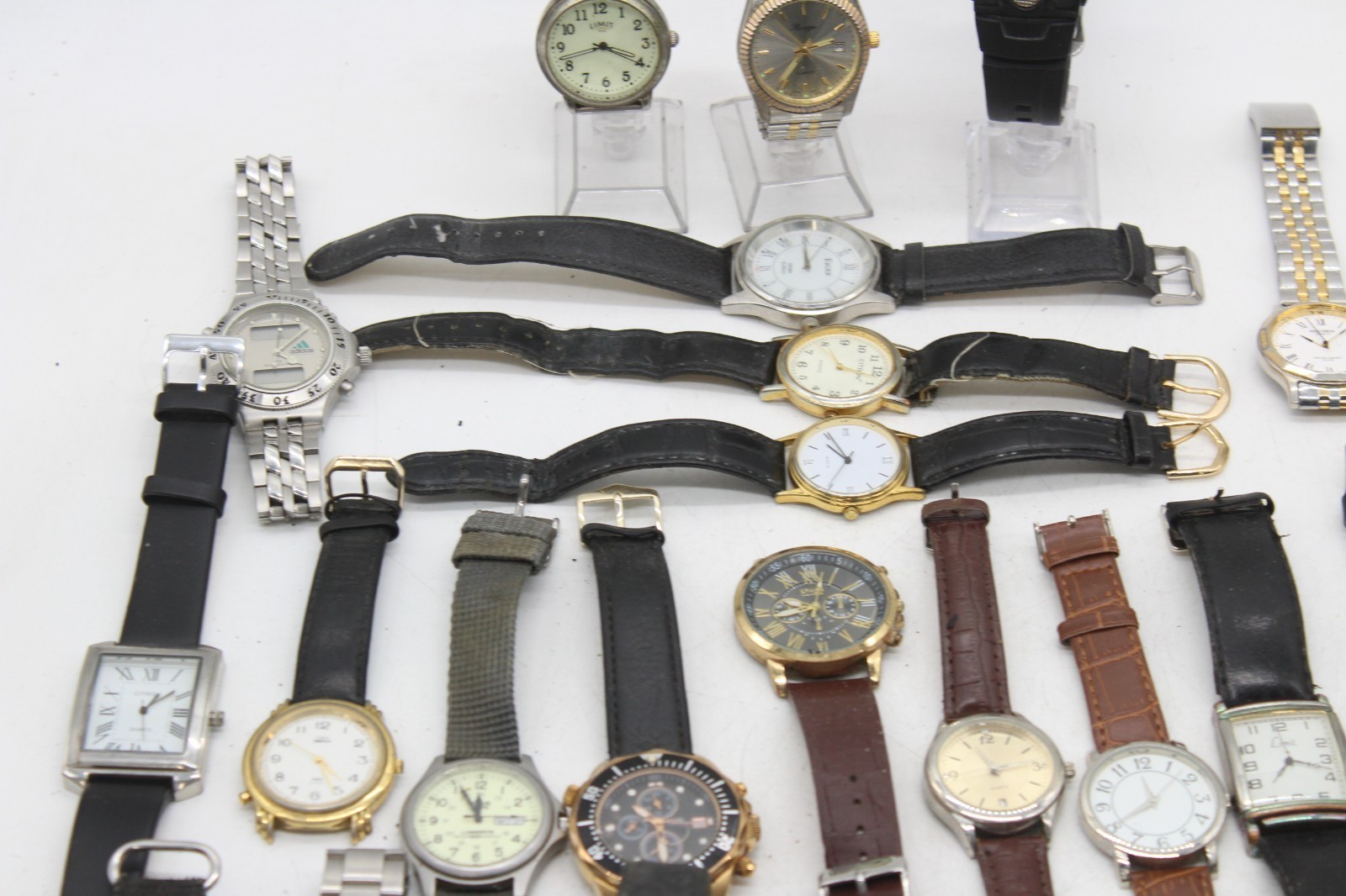 30 x Vintage Gents Quartz Wristwatches Inc. Pulsar, Lorus, Seiko, Swatch, etc.