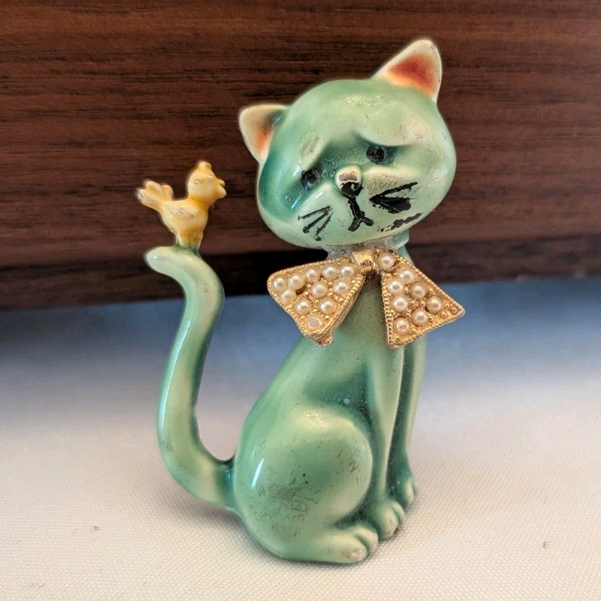Vintage HAR Green Enamel Cat Brooch with Seed Pearl Bow,