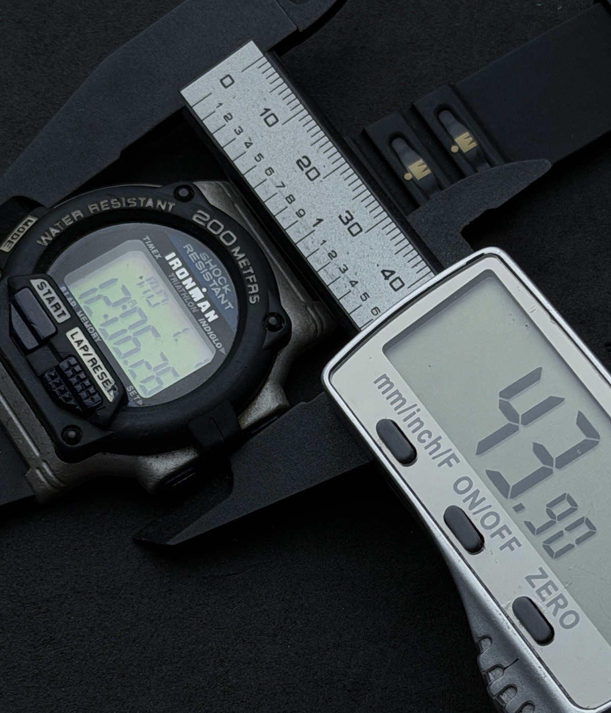 Vtg 2002 TIMEX Ironman 200M Men’s 44mm Digital Watch Black Gray Yellow 8 Lap