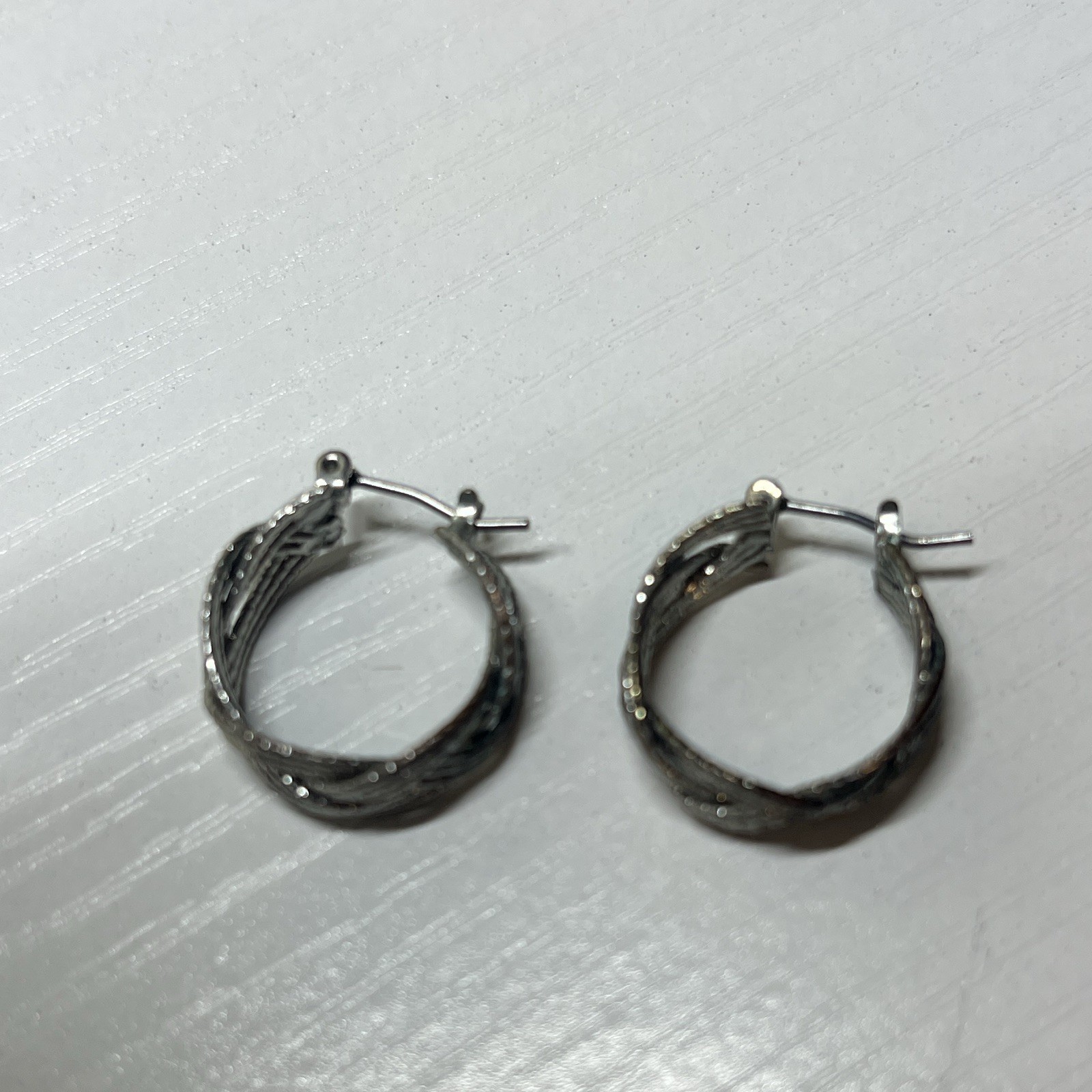 Silver Tone Metal Twisted Textured Round Hoop Earrings Latch Back No Stone