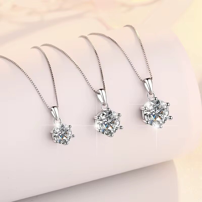 Fine 925 sterling silver 5 Ct VVs1 Moissanite necklace with elegant Pendant Box