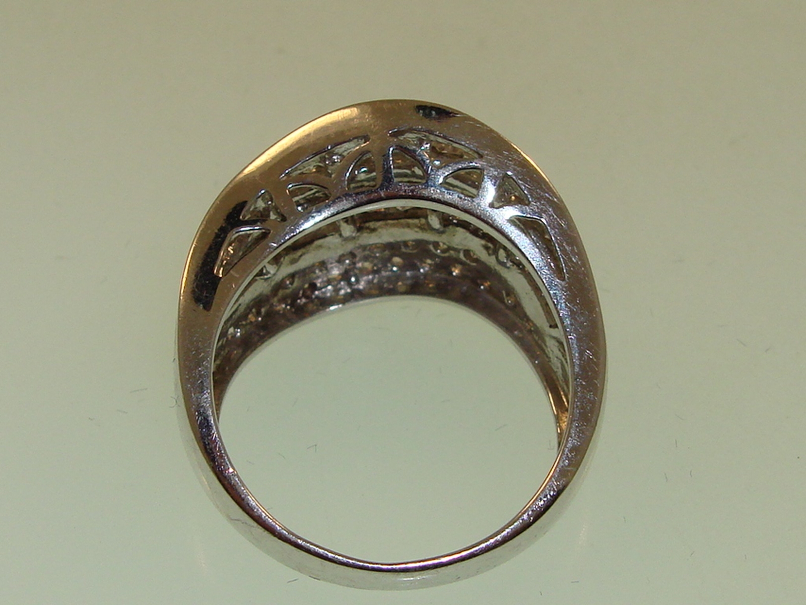 MEDA STERLING SILVER APPROX. 2+ CTW SPARKLING STONES RING! SZ 7
