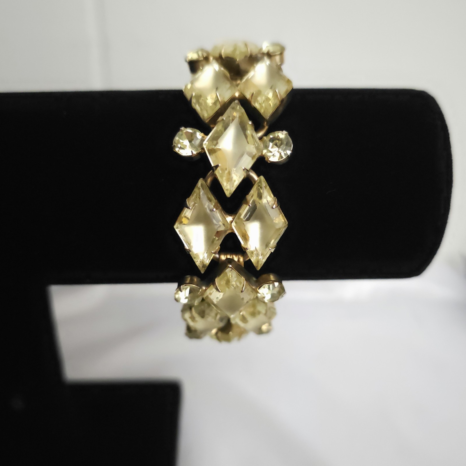Vtg JULIANA D&E Yellow Jonquil Frosted Kite Rhinestone Set Link Bracelet Brooch