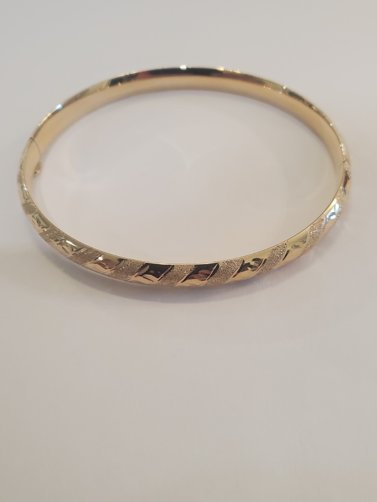 EternaGold 7″ Pave’ And Faceted Bangle Bracelet 14k Gold, 6.13 Grams