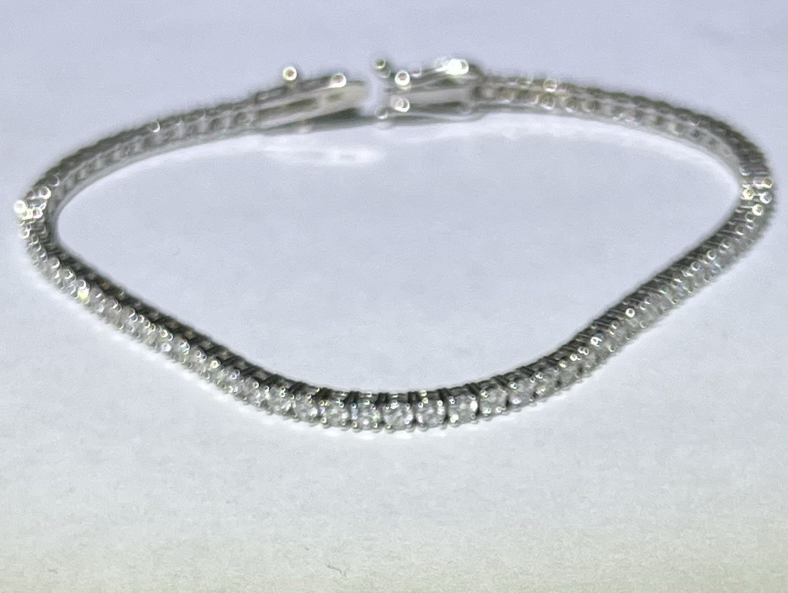 Gorgeous NEW 3 carat Natural Diamond Tennis Bracelet set in 18kt white gold