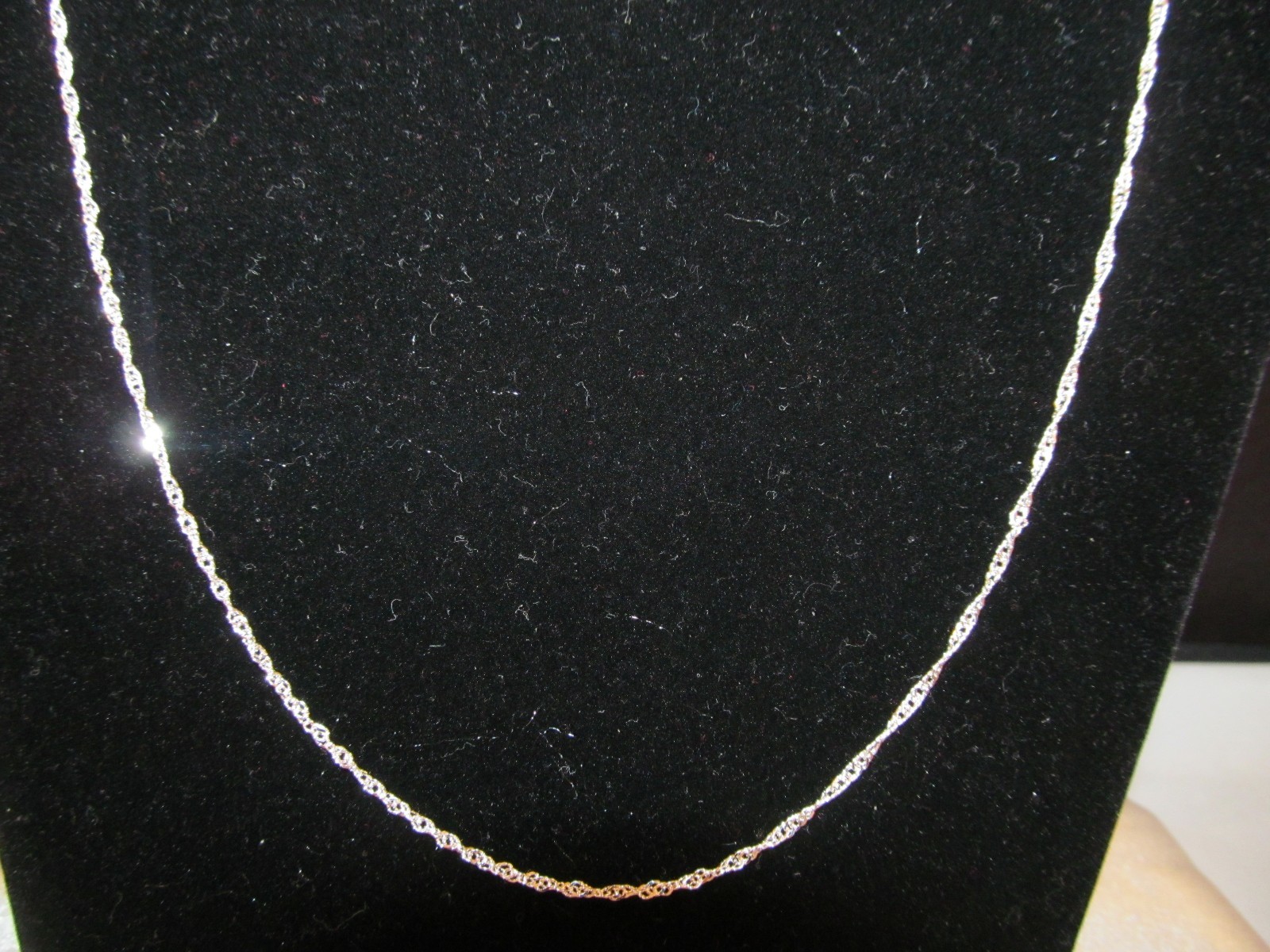 STERLING SILVER WAVY CHAIN NECKLACE 28″, Very shiny, 2.4 grams,Beautiful