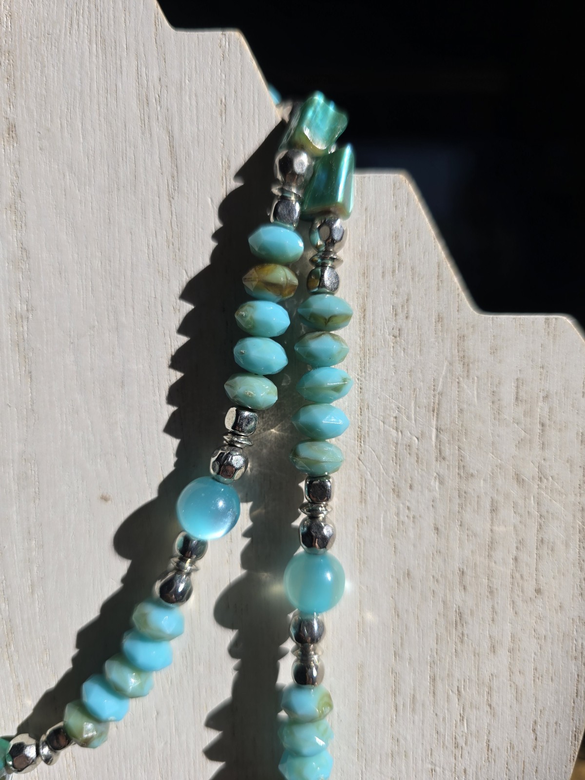 Turquoise 18in Beaded Necklace Lucite Silver Tone Blue Mother Of Pearl Southwest