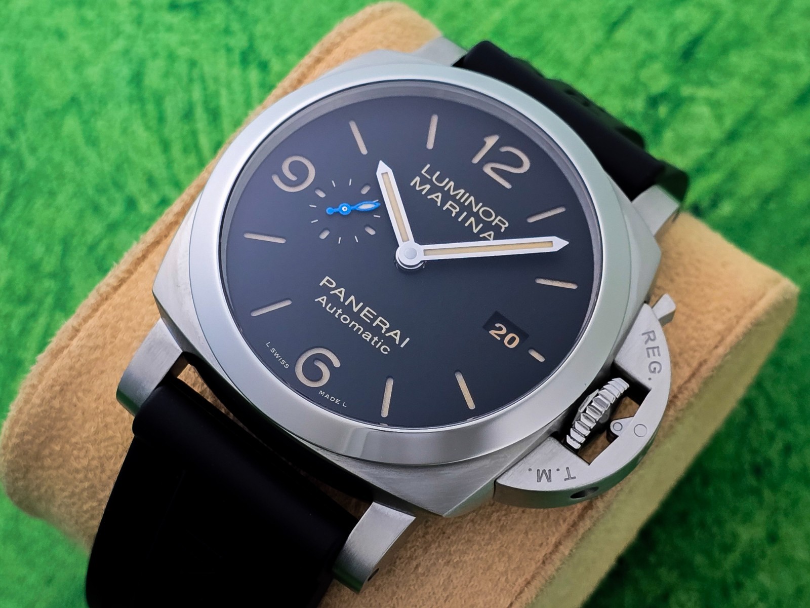 Panerai Luminor Marina 44 MM Black Dial on Black Rubber New Card 2020