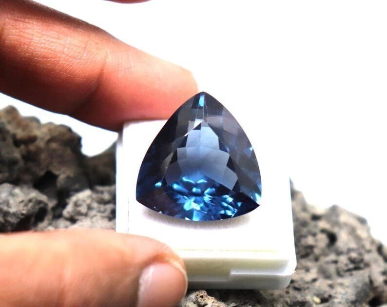 Alexandrite Jewelry Making Multicolor Color Changing Trillion Cut Gem 8.38 Ct