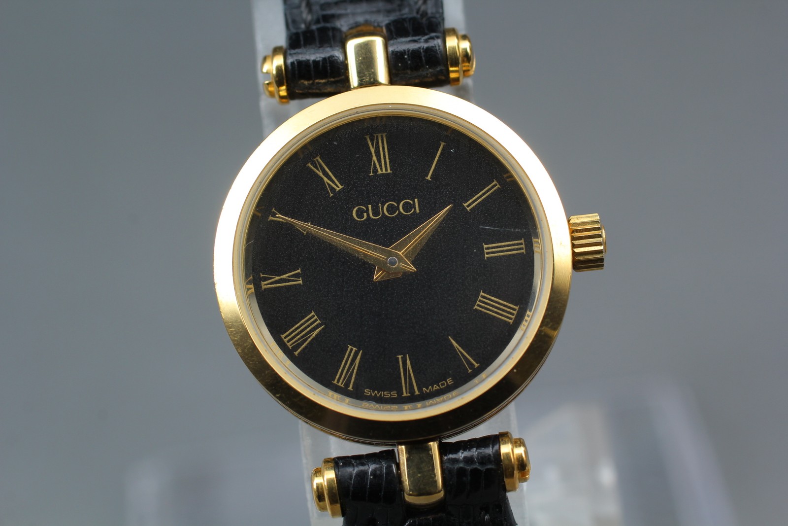 [Near MINT] Gucci 2000L 22mm Black Dial Gold Roman Women’s Watch From JAPAN