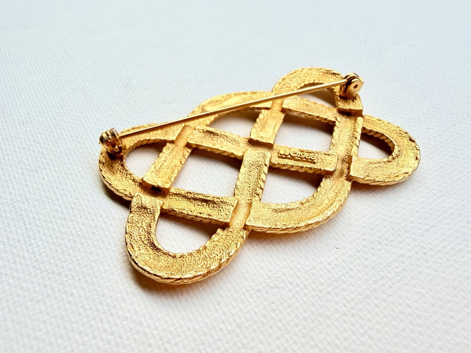 Vintage JJ Jonette 1988 Celtic Knot Brooch Gold Tone Interwoven Rope Signed