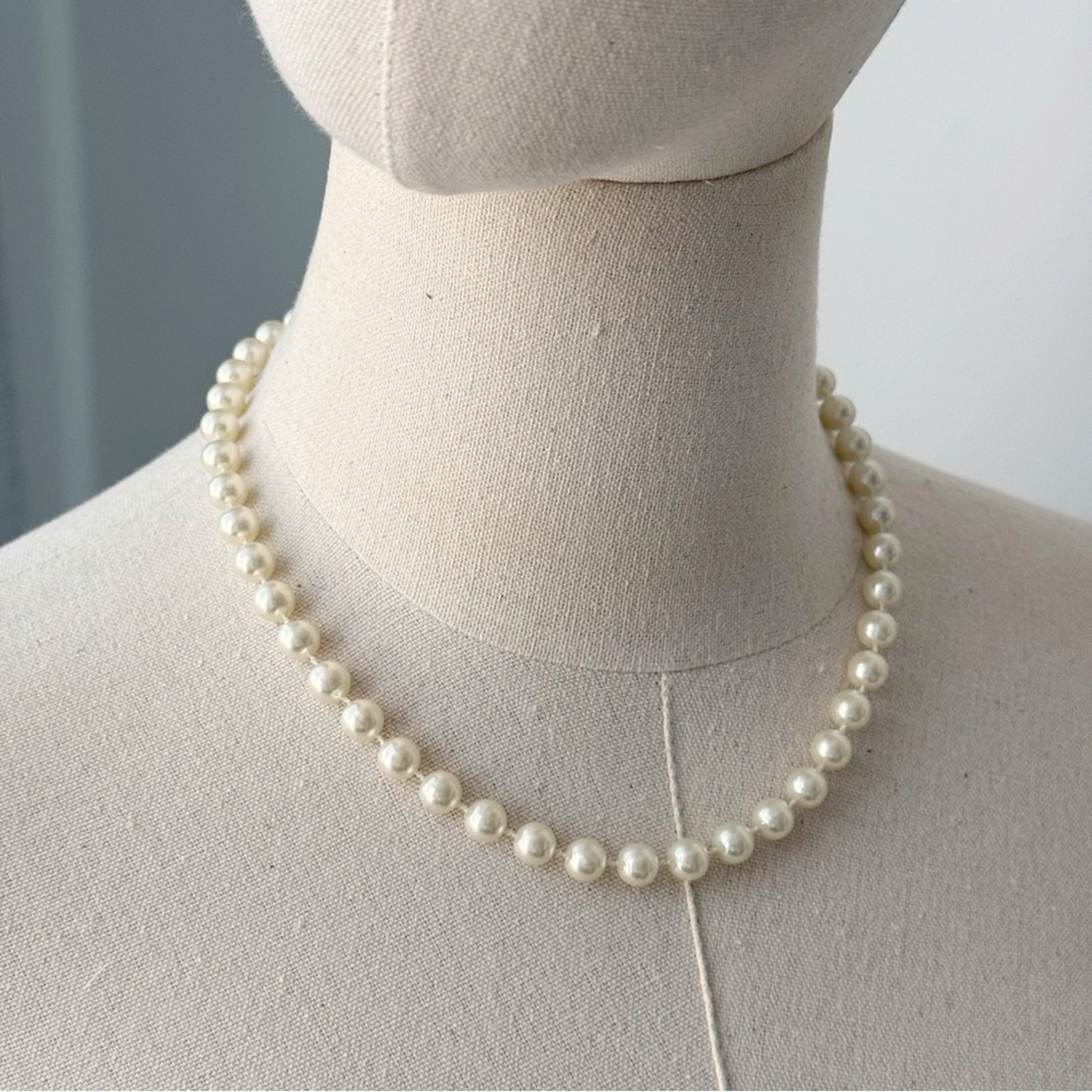 Vintage Ivory White Faux Pearls Short 18” Necklace Estate Classic Timeless