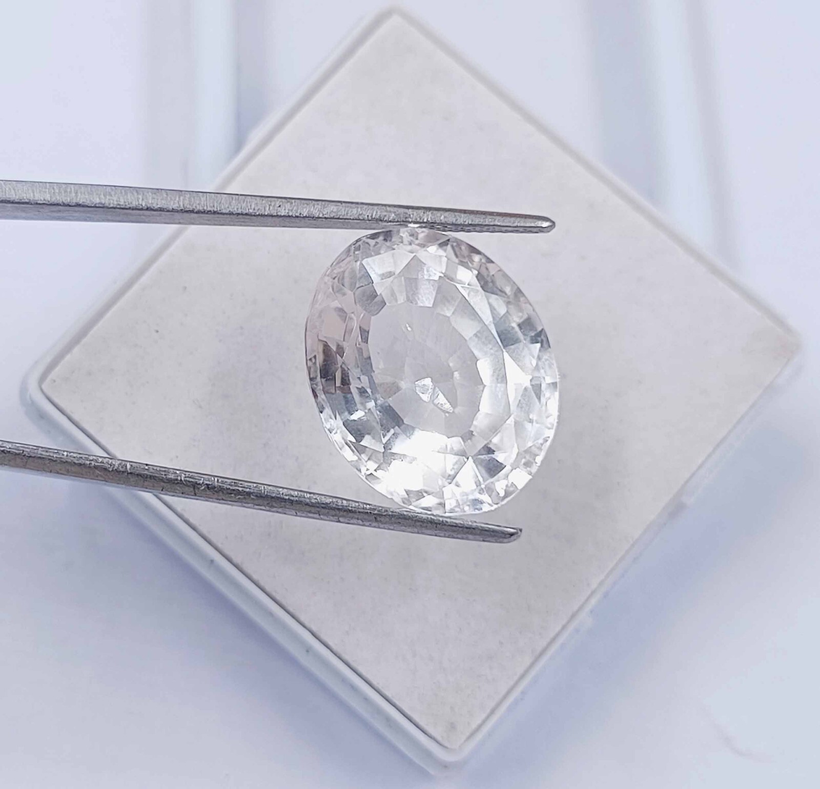 IGL Certified 20.00 Carat White Sapphire Rare Oval Shape Natural Loose Gem 5DNX
