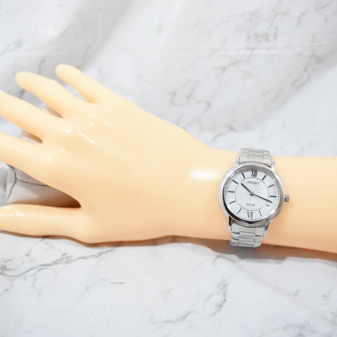 Excellent , SEIKO solar watch with mother-of-pearl dial, unisex. From Japan