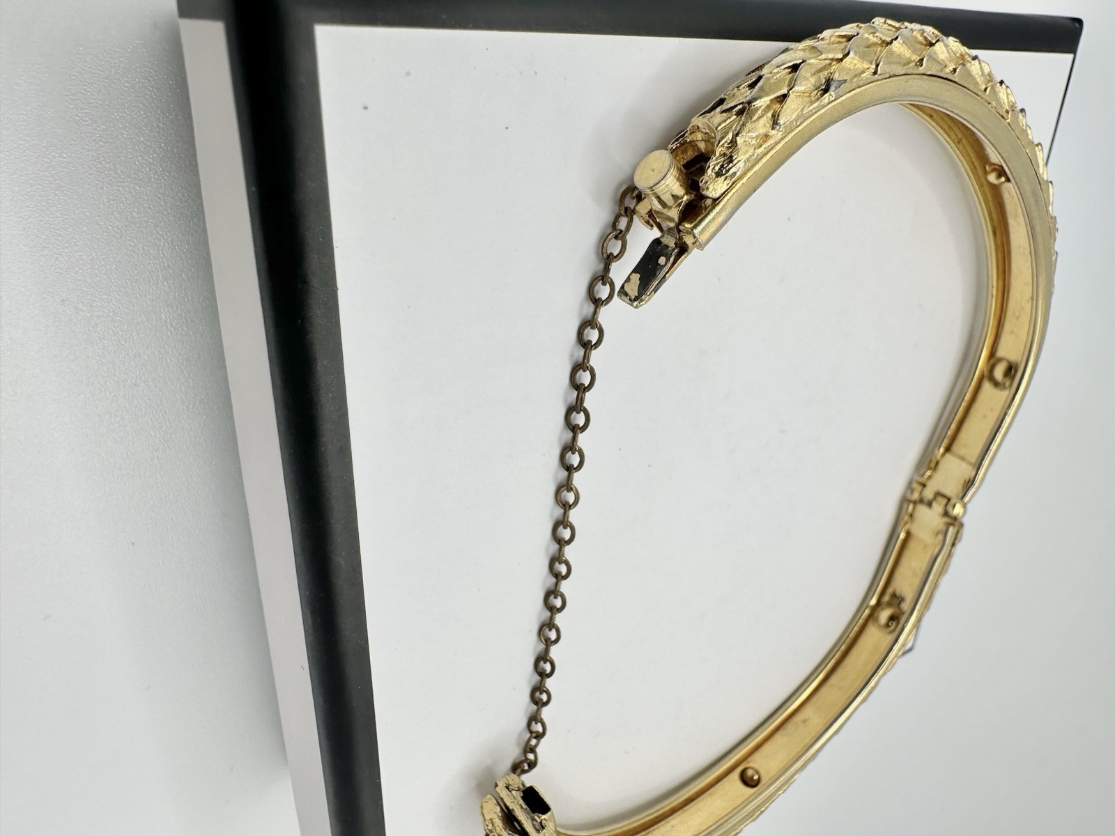 VTG Gold Tone Hinge Bangle Snake Skin Textured Bracelet Unsigned Estate MCM Read
