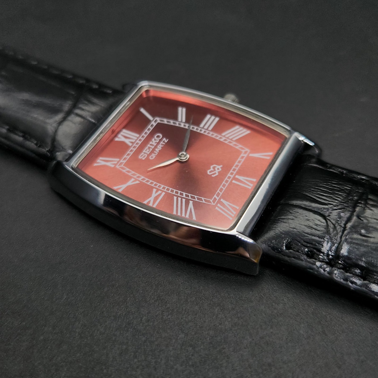 Vintage Seiko Slim Quartz Barrel Red Dial 30MM Case Japanese Men’s Watch H34