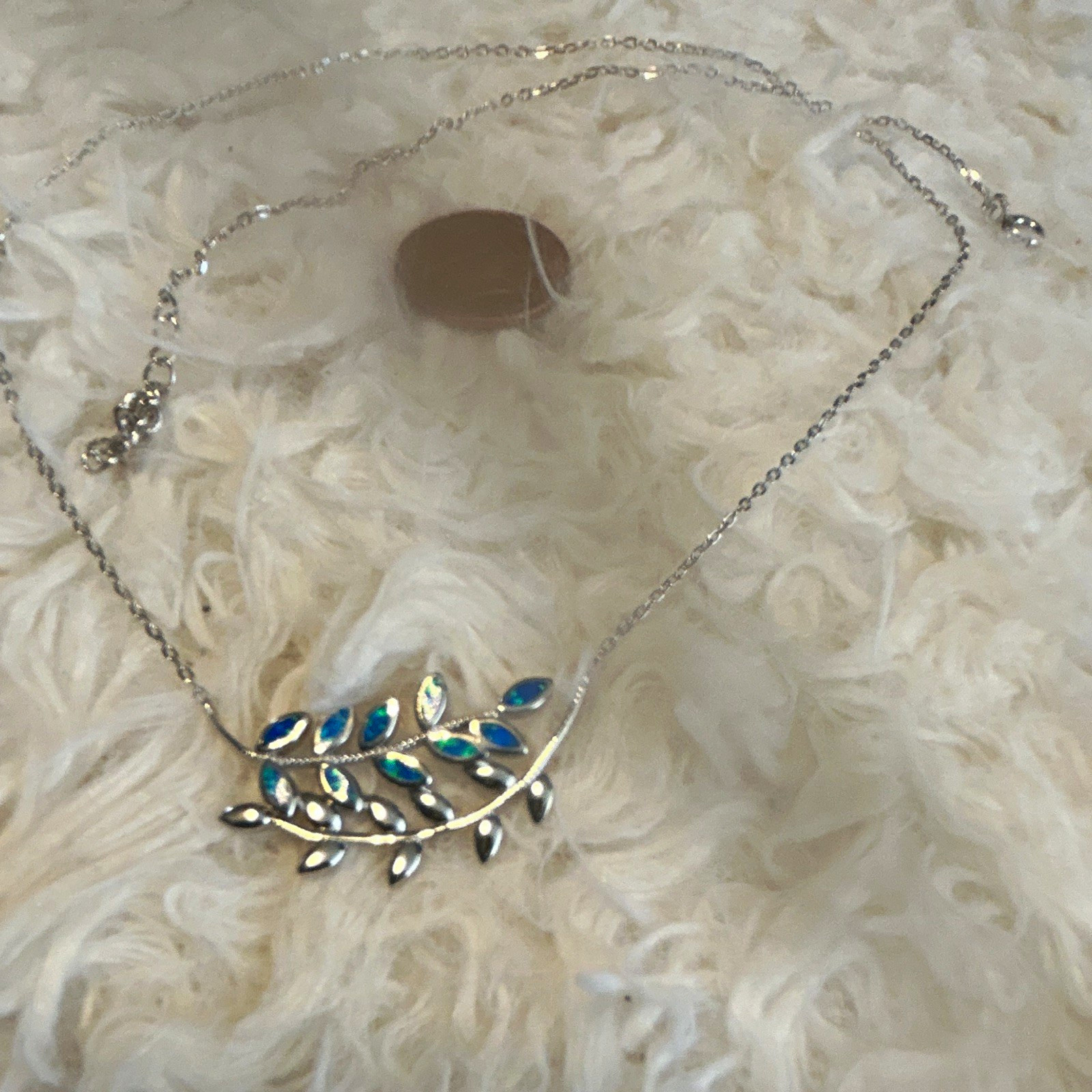Leaf-Shaped Silver Tone Charm Pendant Necklace, Blue Accents, No Stone