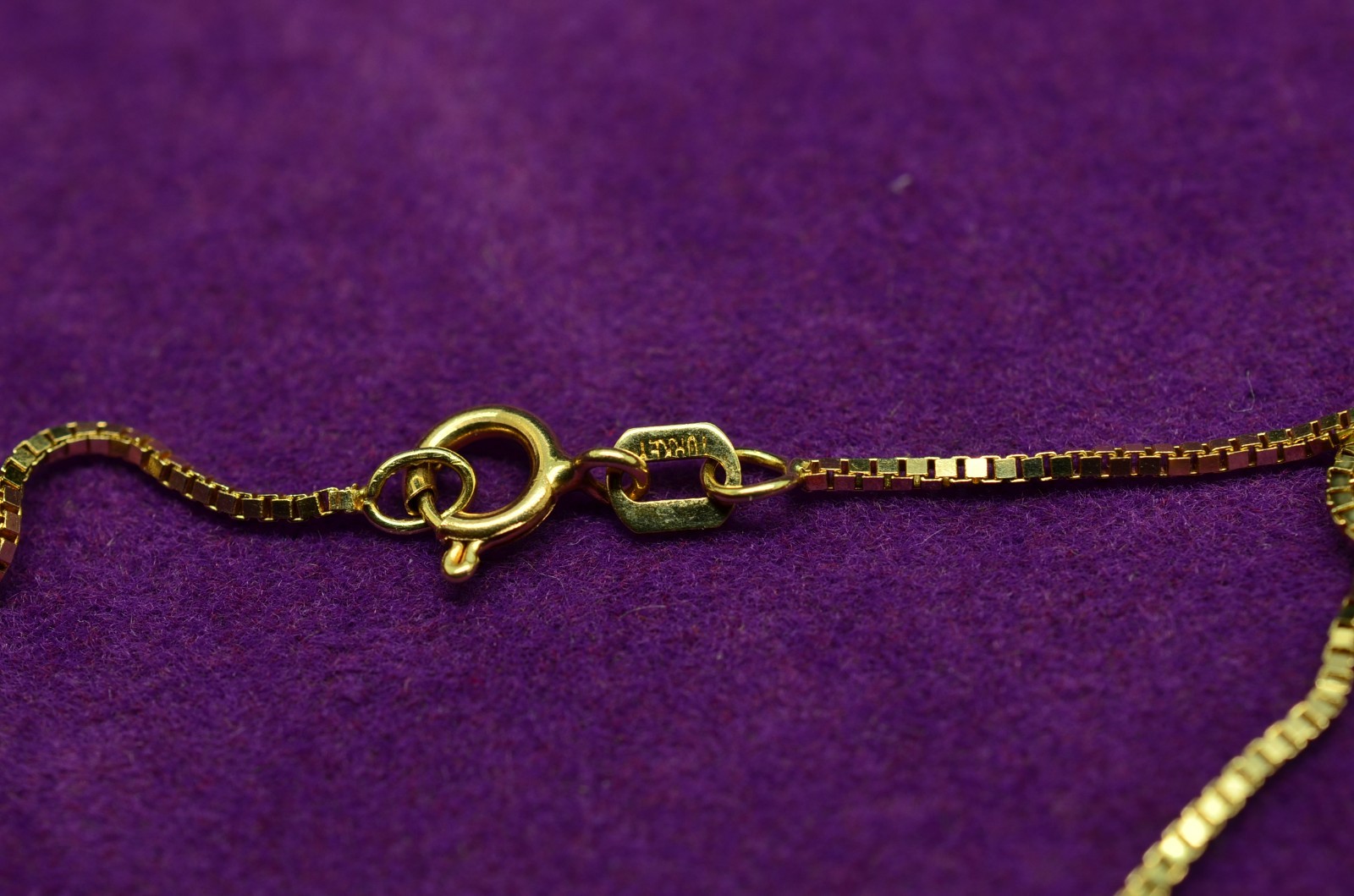Turkish 18″ 14K Yellow Gold Box Chain Necklace 0.9mm 2.4 grams