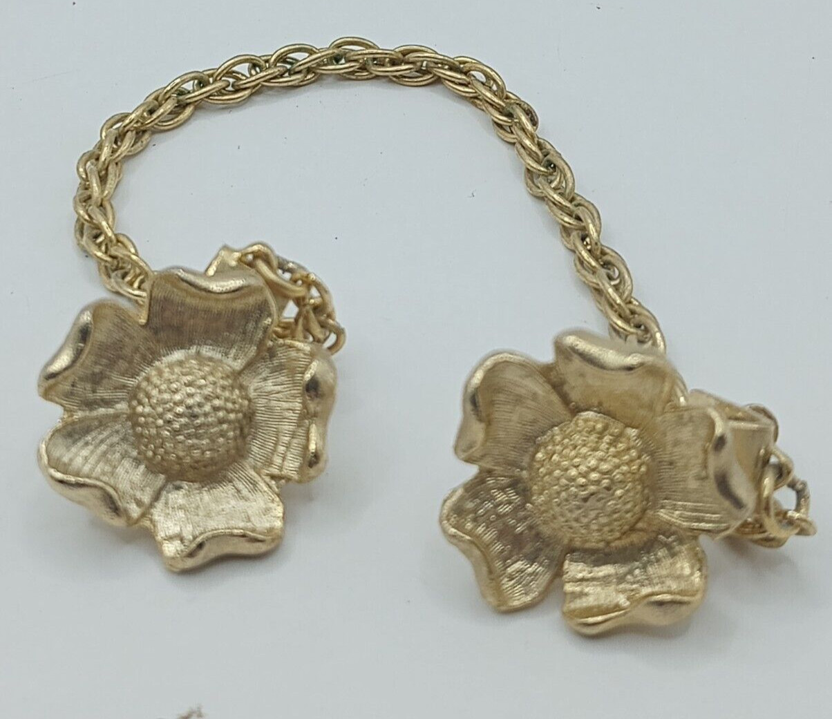 Western Vintage Jewelry 12k Gold Plated Fine Metal Flower Collar Clip