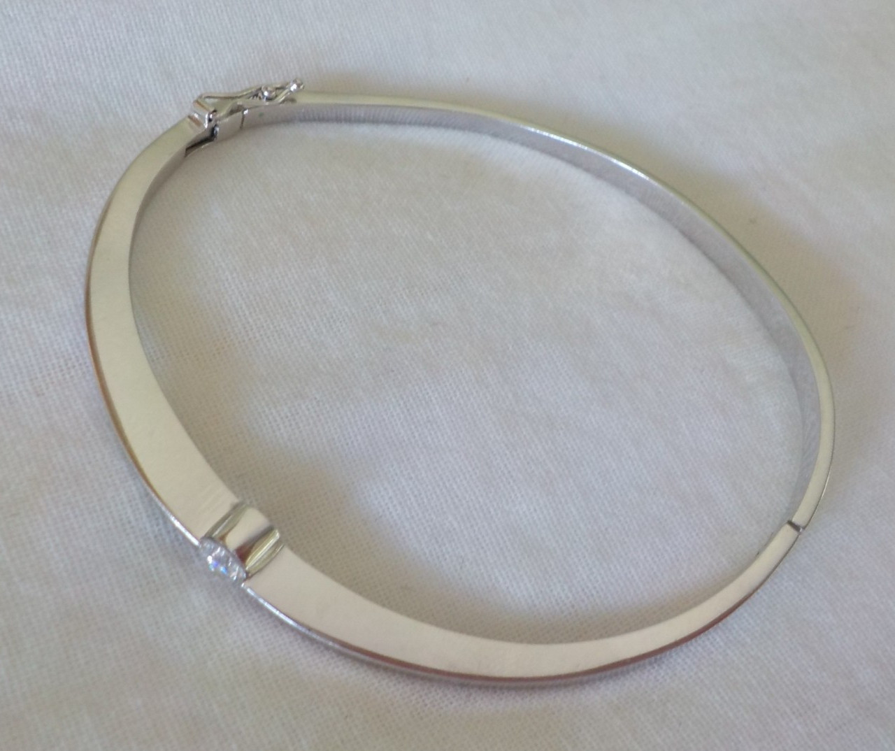 Modern 14K White Gold Knife Edge VS Diamond Bracelet – 9.8 gms, 6.7 in, 0.28 ctw