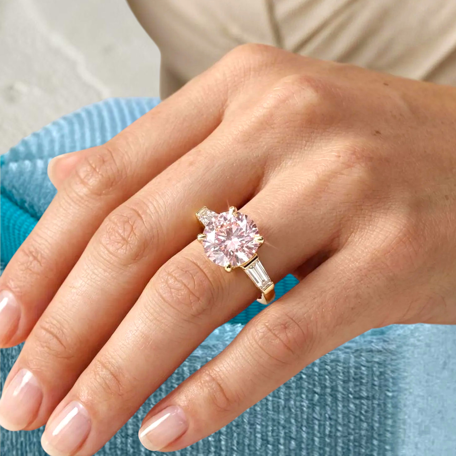 3.50 Carat IGI Lab Grown Round Cut 18k Yellow Gold Fancy Vivid Pink Diamond Ring
