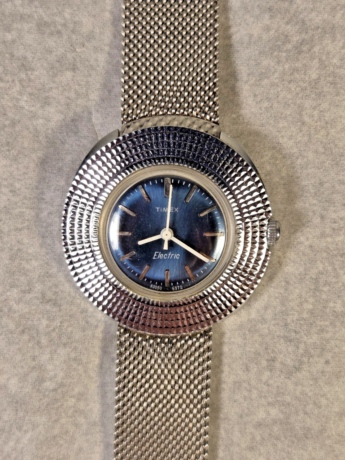 Vintage 1972 Timex Electric UFO Ladies Watch Blue Dial Silver Mesh 83050 RUNNS