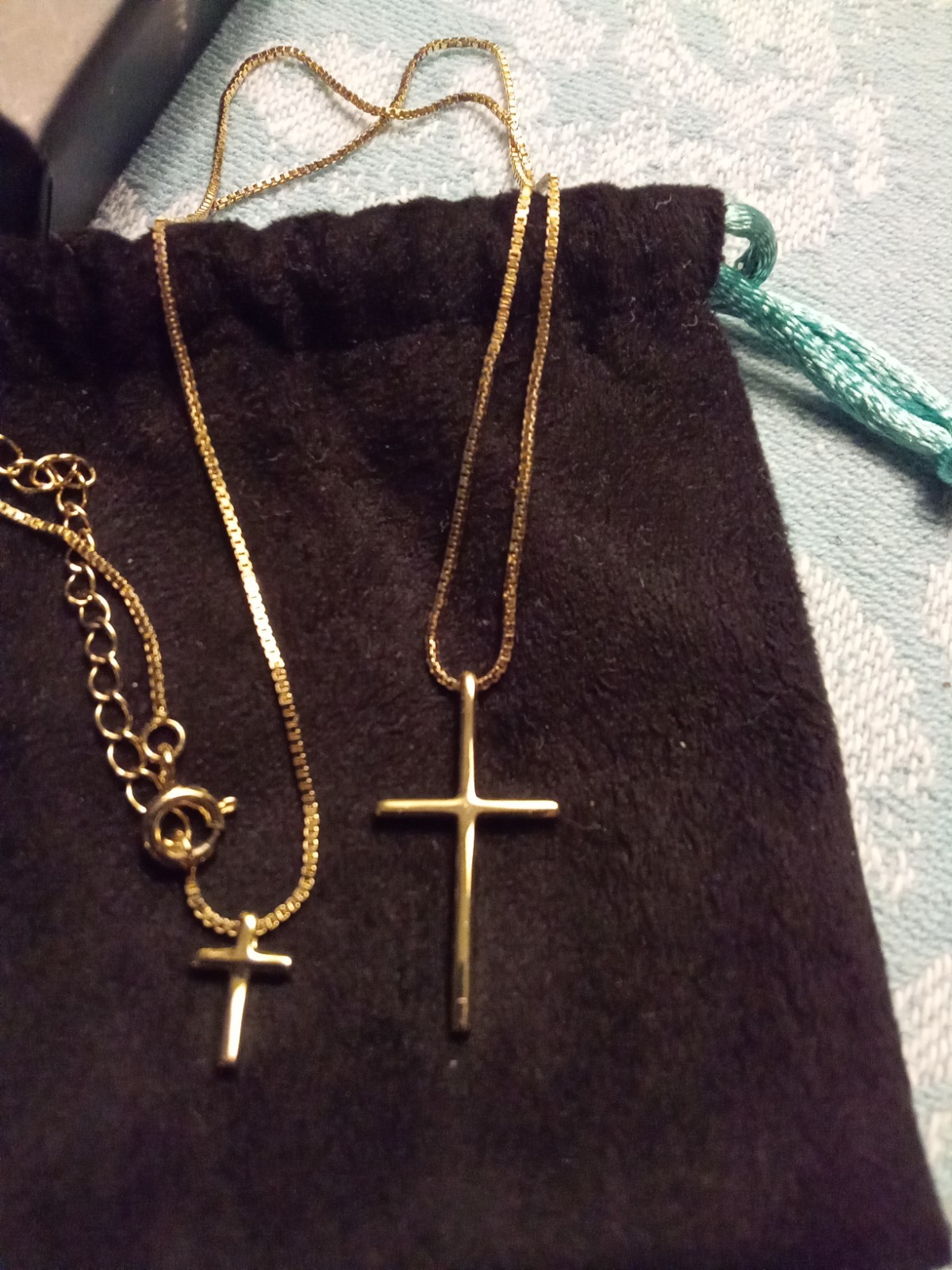 Beaux Bijoux 7-1/2″ Goldtone Cross Necklace