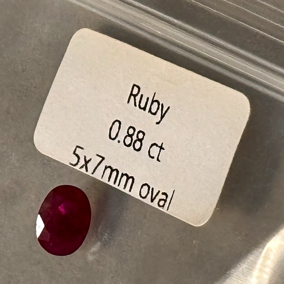 Natural Ruby Loose Gemstone 0.88 ct Red Oval Cut Faceted 5×7 mm