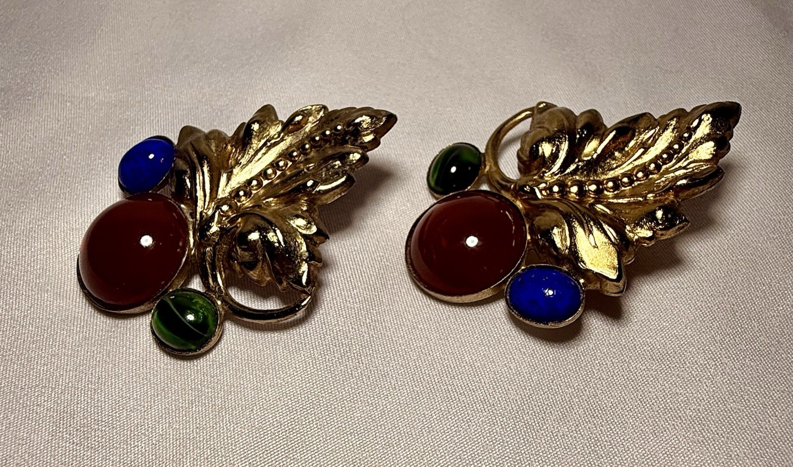 Vintage Mid-20th Century Gold-Toned Leaf & Stones Necklace & Earrings Set