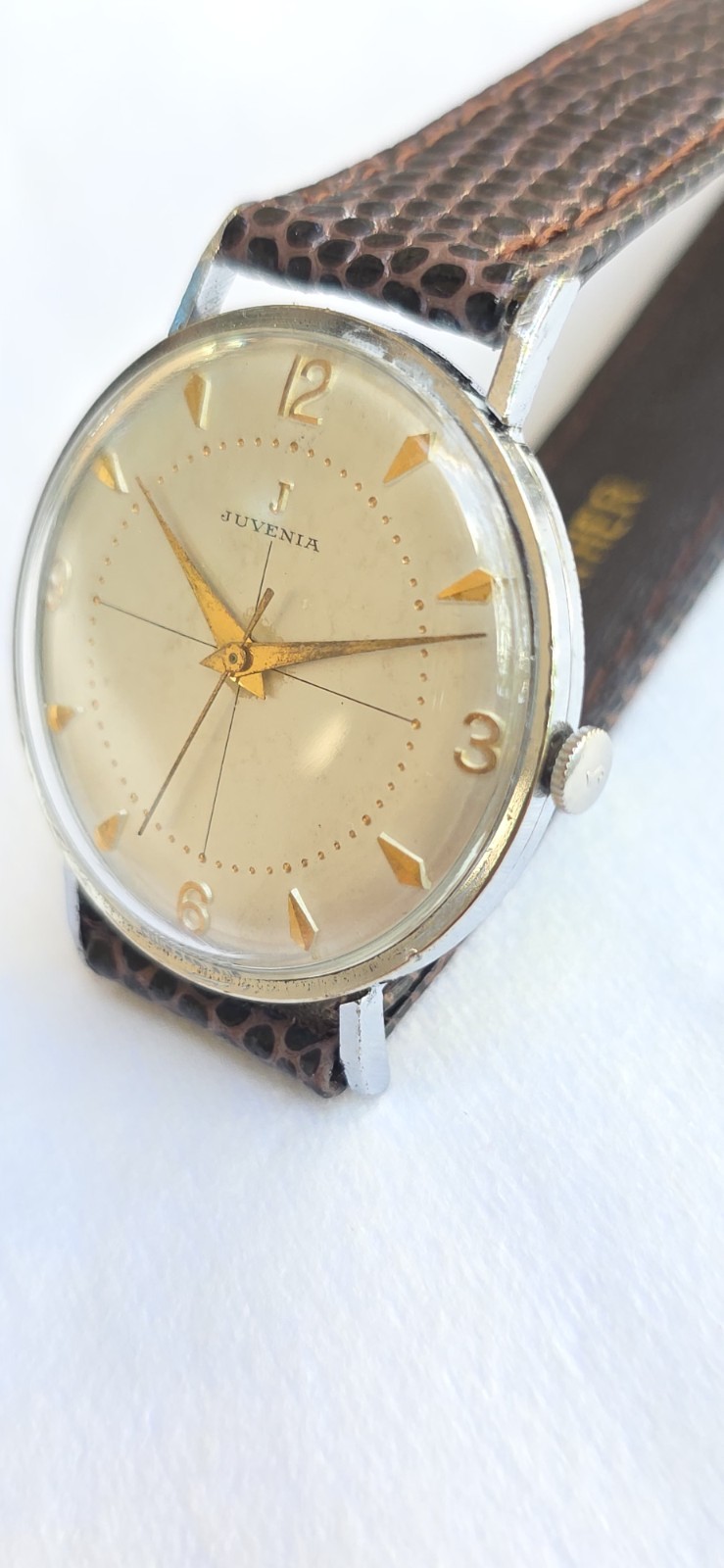 Vintage 1960’s Juvenia Cal. 612 Crosshair Dial Men’s 33mm Manual Wind Watch