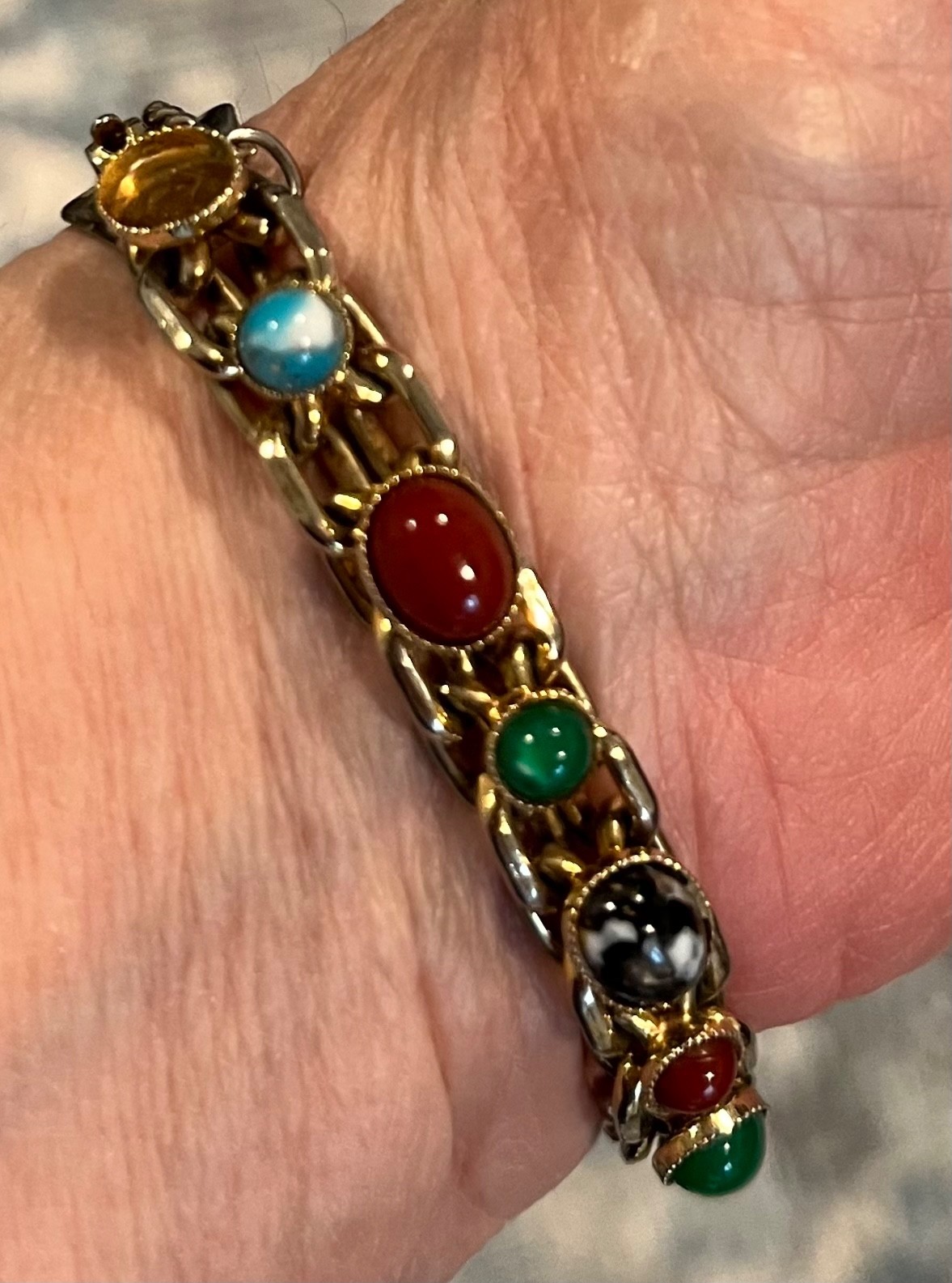 Vtg GREEN/BLUE/RED/BLACK Carbochon Gold Plated Link BRACELET 7″ (Missing Stone)