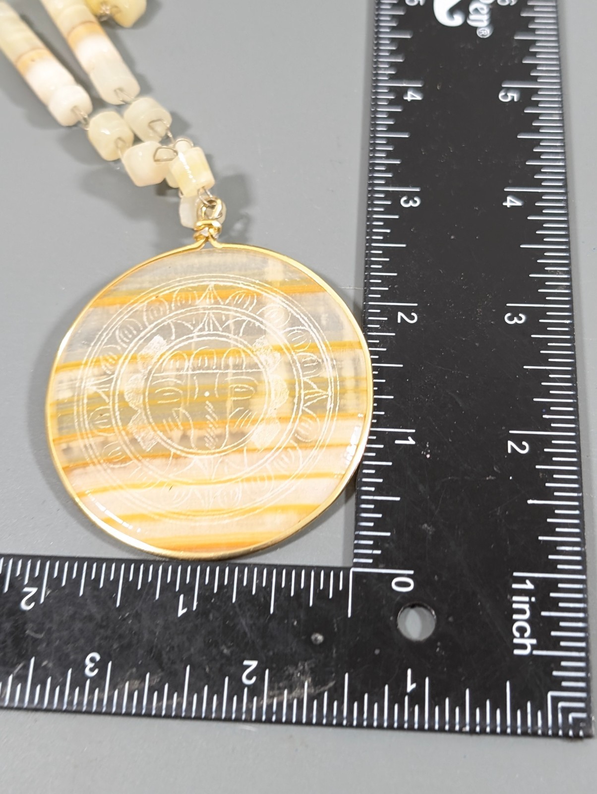 VTG Etched Mayan Sun God Medallion Pendant Neckalce Agate beads 22 in