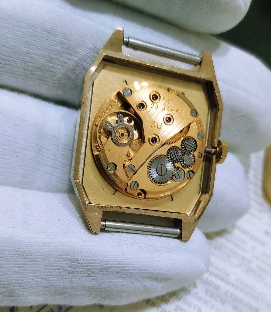 NOS. Luch 2209 Gold Plated AU10 Vintage Original Soviet Classic Luxury Watch
