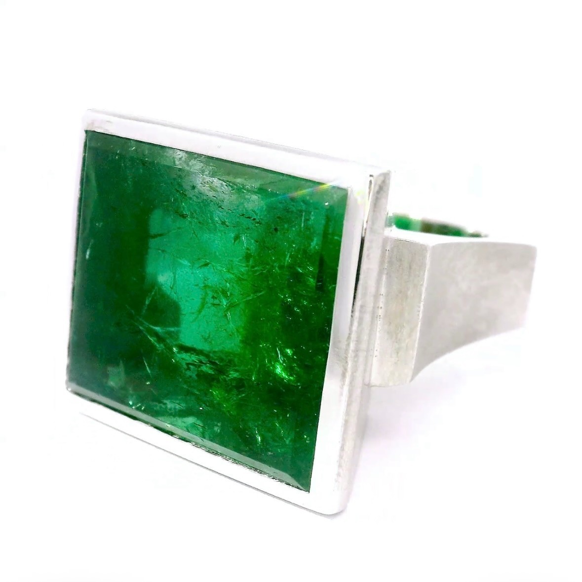 750 Tourmaline Ring in 18ct White Gold with Impressive Tourmaline