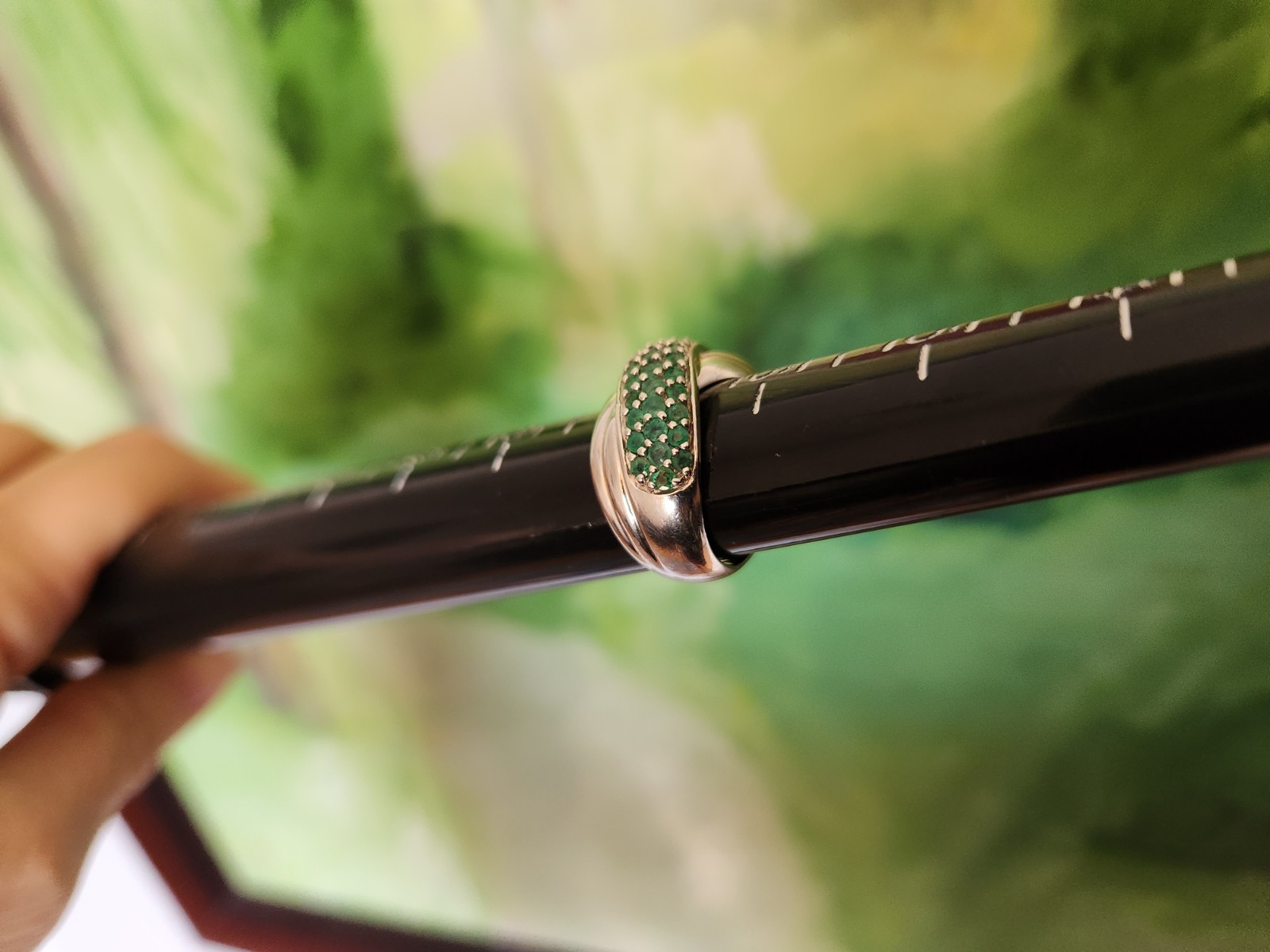 STERLING SILVER 3 ROWS EMERALD CROSSOVER WIDE BAND RING SIZE 7 APPROX. .40 CARAT