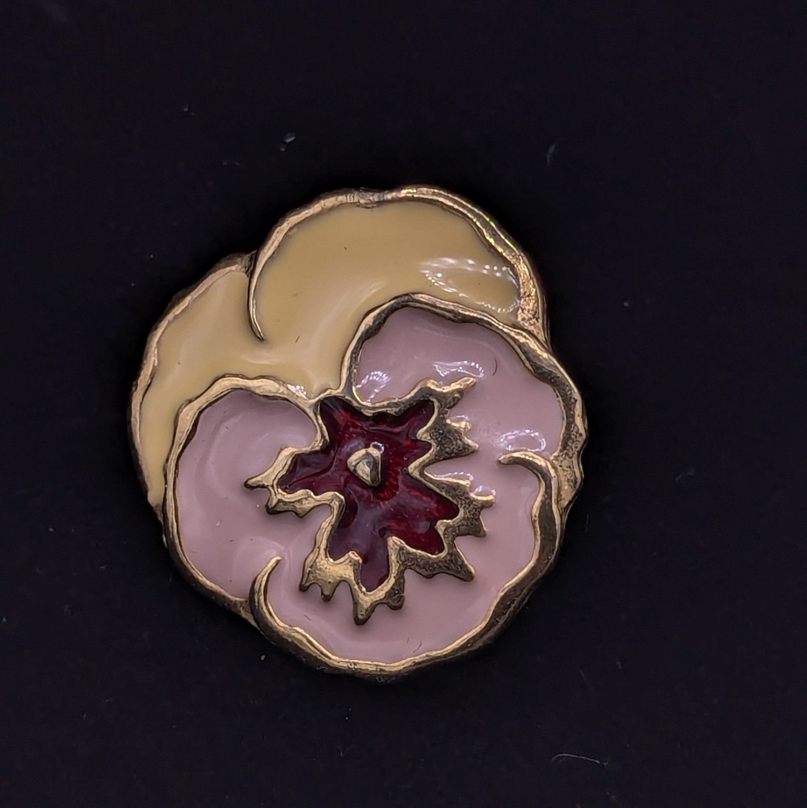 Vintage Avon FullBloom Pansy Flower Clip On Earrings Enamel Gold Tone Cream Pink