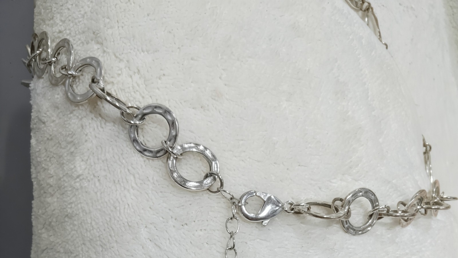 Silver Toned Oval Link Necklace Adjustable Chain Lobster Claw Clasp