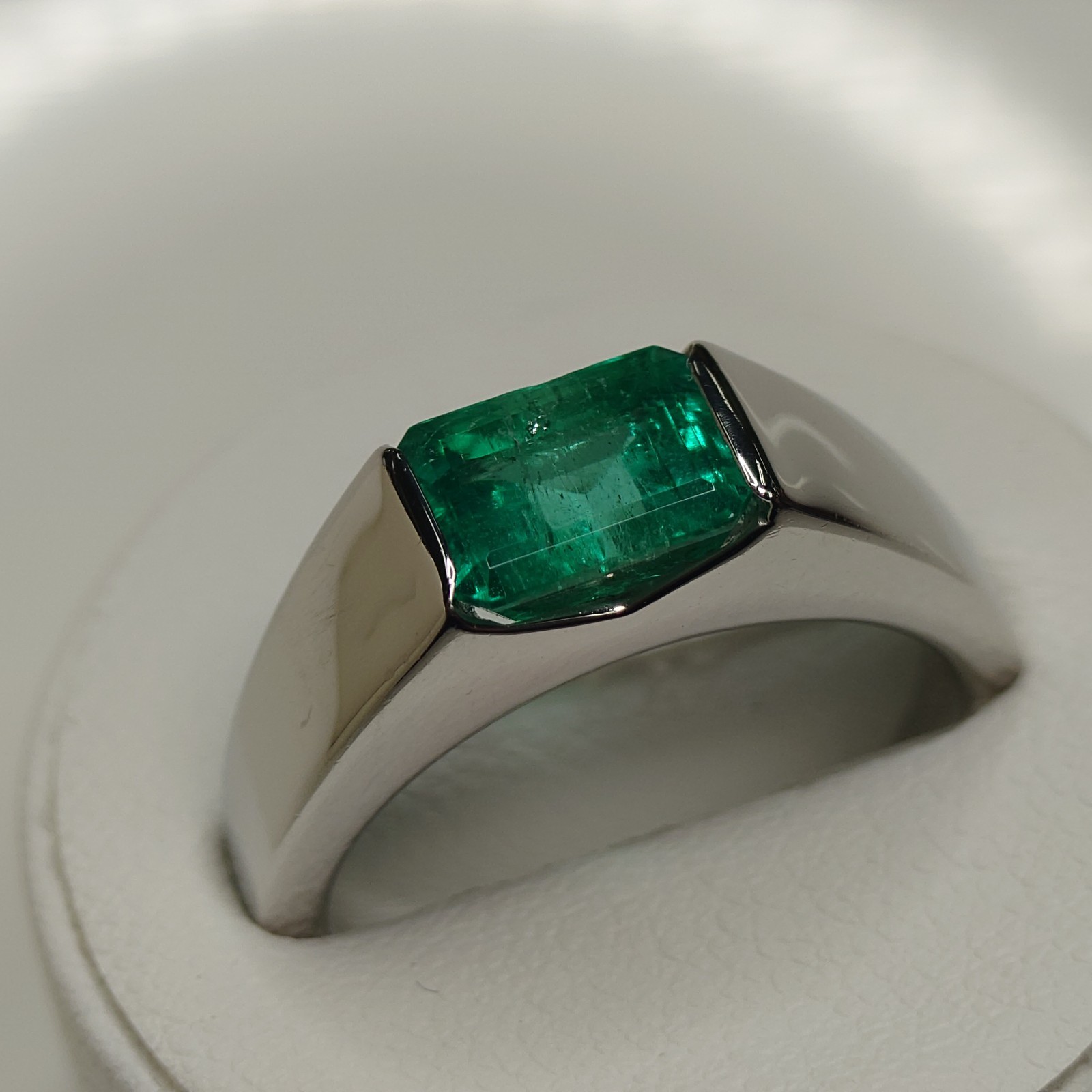 Emerald Ring, 900 Platinum RING Pt900 E1.88 jew0005 Imported from Japan