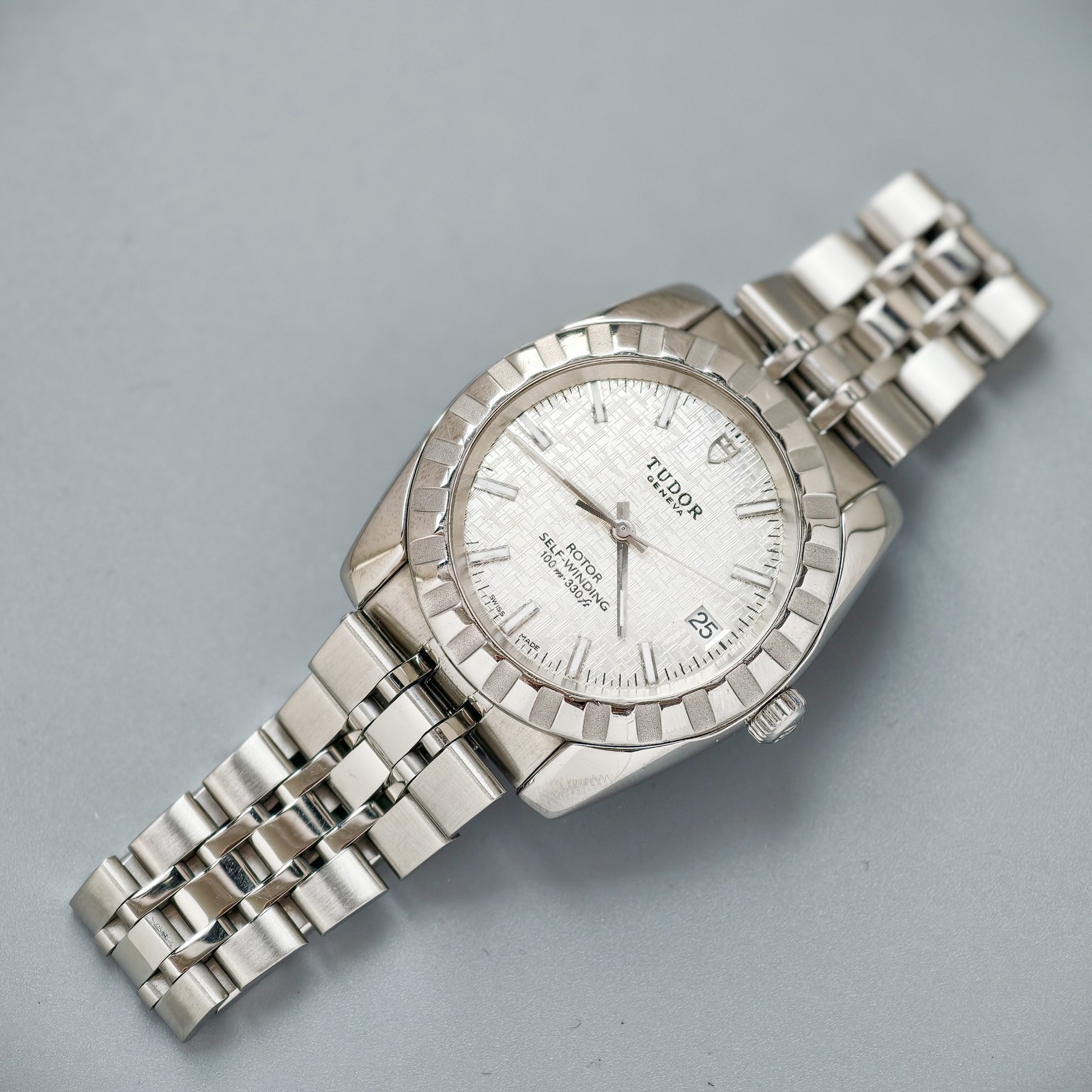 Tudor Sliver Linen Dial Classic M21010-0014 Men’s Watch Automatic 38mm Date