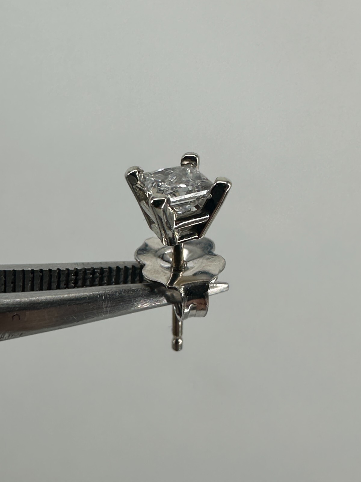 14KT White Gold Single Diamond Stud Earring 0.5g