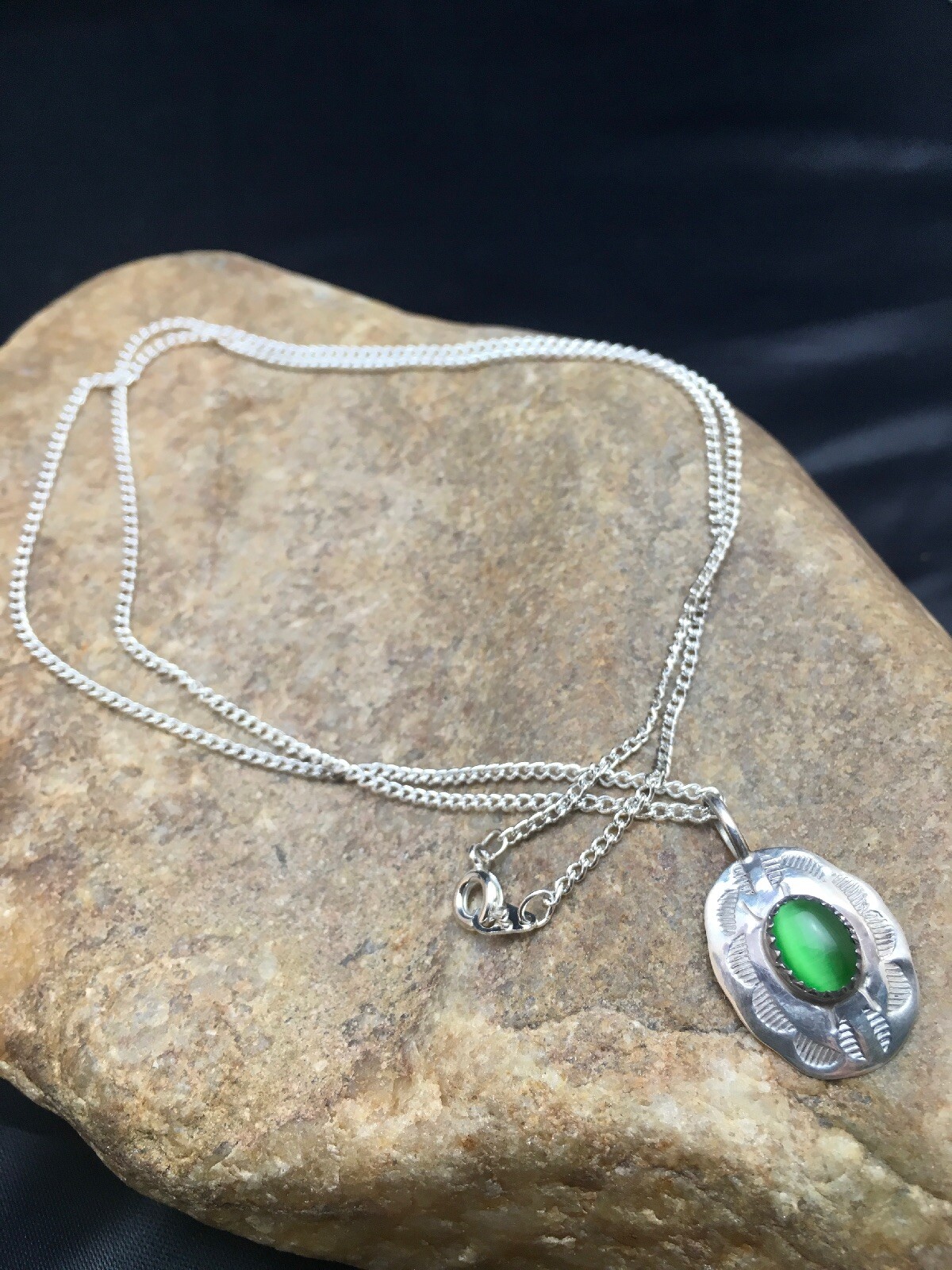 Native American Green Stone Pendant Navajo Sterling Silver Necklace 8956