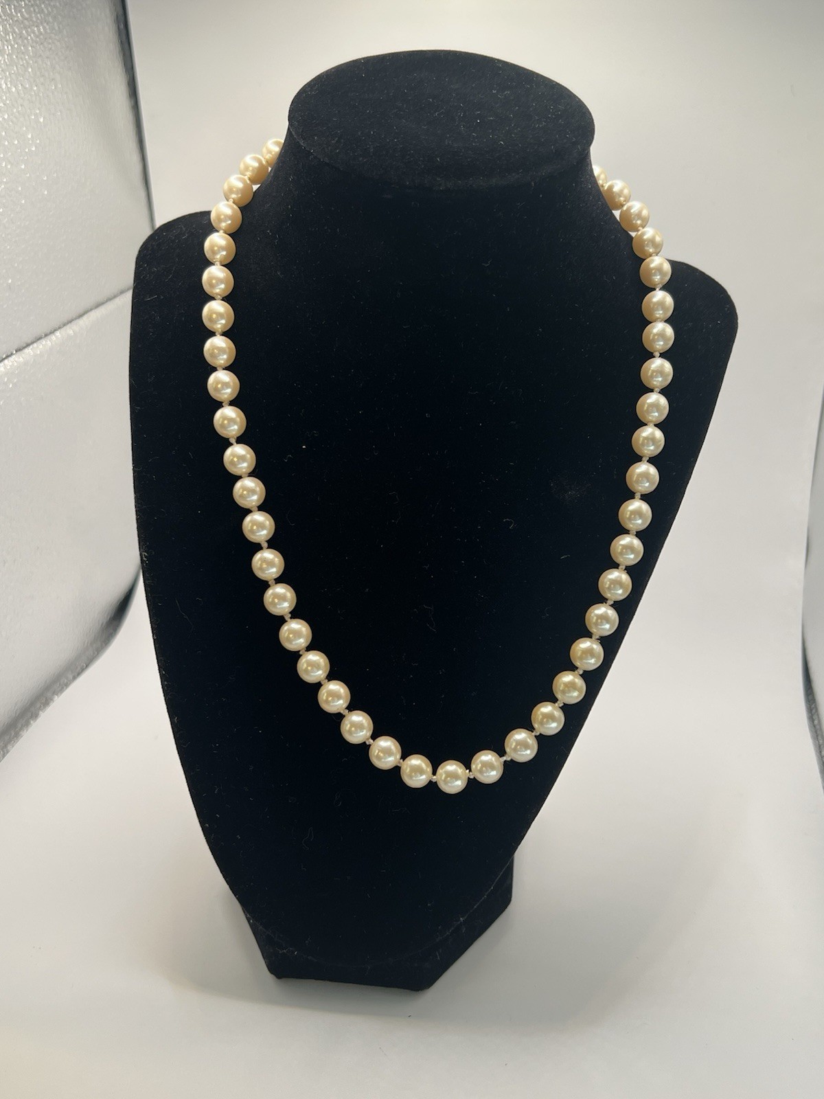 Vintage Pearl Necklace, 1950s , Single Strand. Pearl