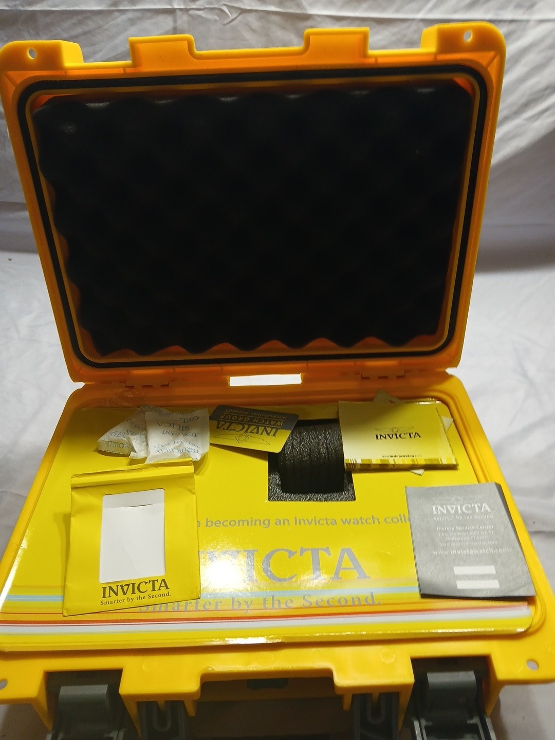 INVICTA 8 SLOT IMPACT Yellow Watch Storage Box Dive Case