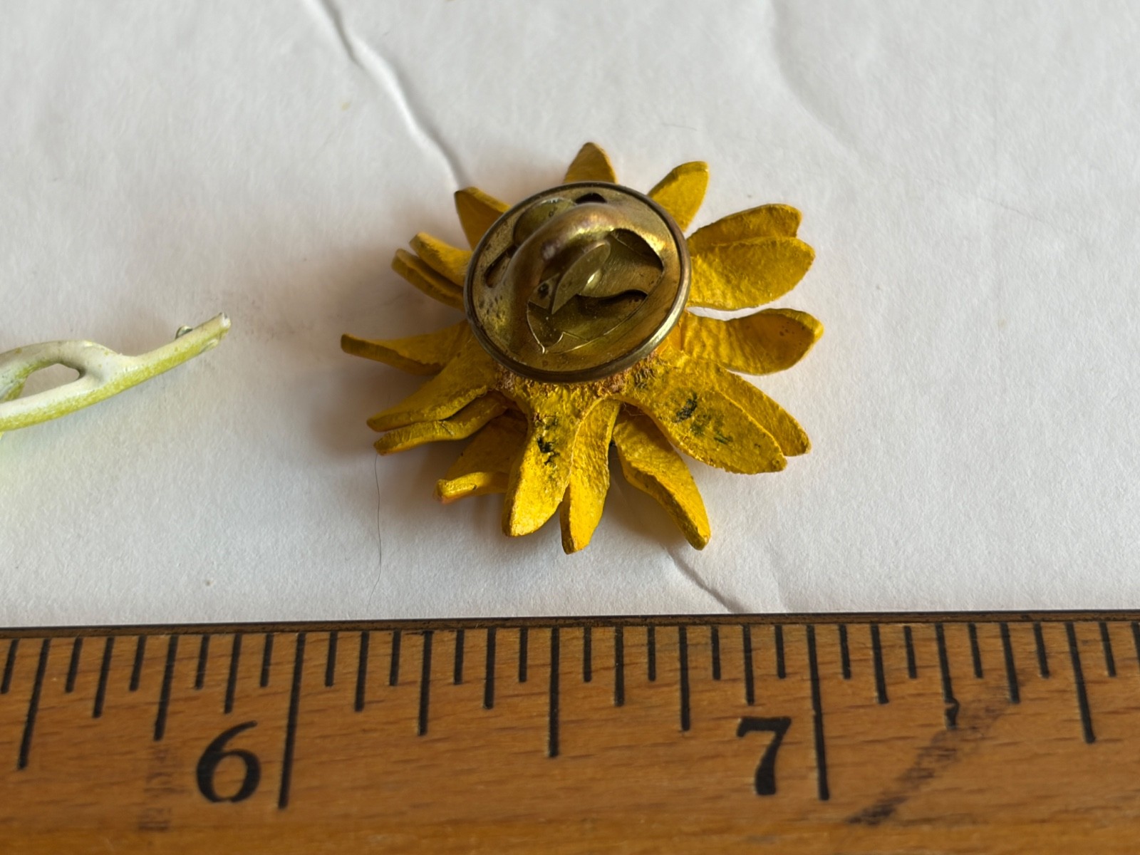 Floral Brooch Lot Of 26 Pins Metal Leather Enamel Porcelain Gold Tone