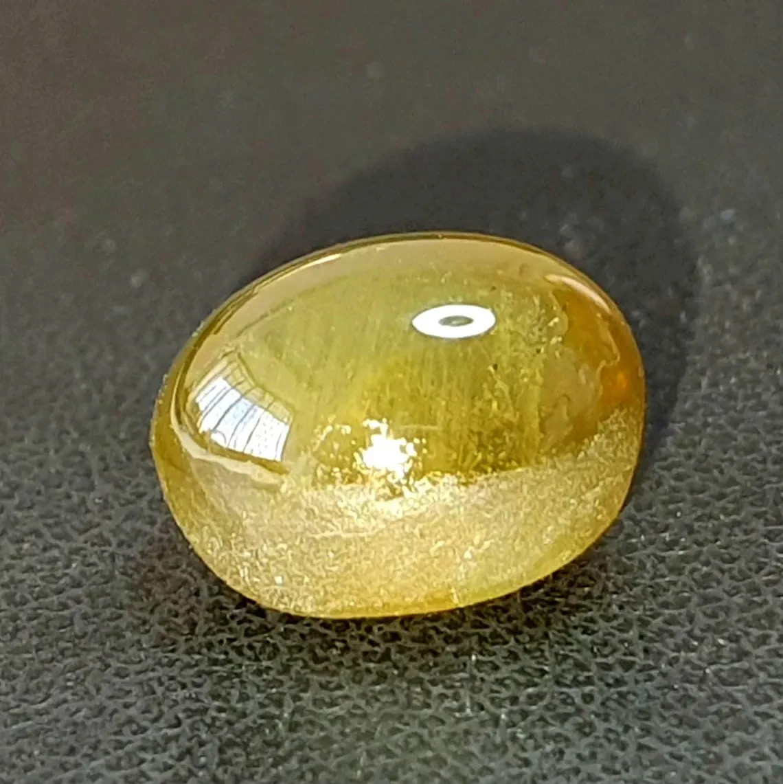 8.25 ct Sri Lankan Milk and Honey Chrysoberyl Cat’s Eye Unheated gemstone