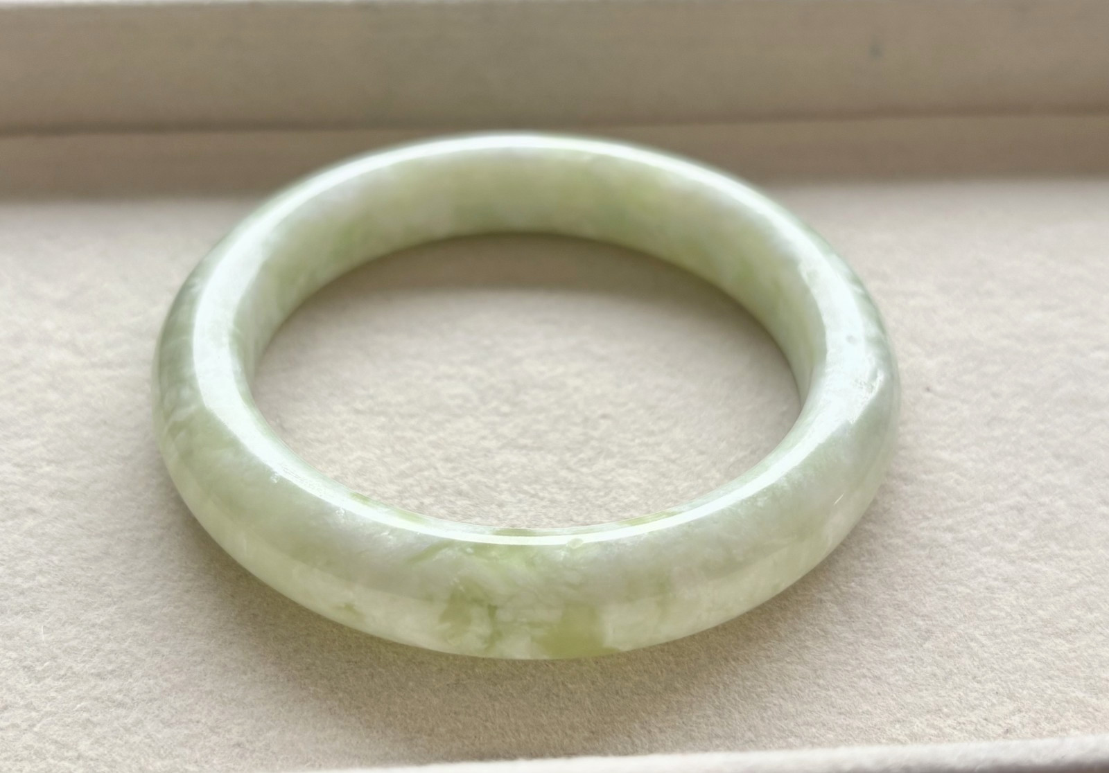 61mm Xiu Jade Women’s Bangle 100% Natural Green Bangle Jadeite