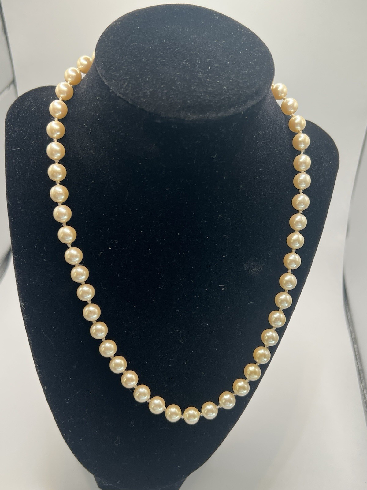 Vintage Pearl Necklace, 1950s , Single Strand. Pearl
