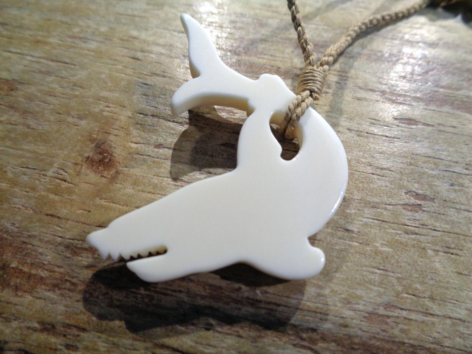 56MM CARVED WATER BUFFALO BONE HAWAIIAN MANO NIUHI SHARK PENDANT NECKLACE 28″